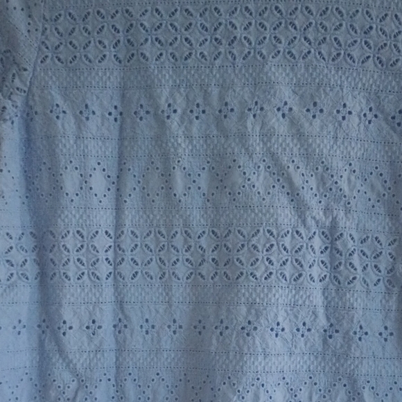 Izod Women's 100%‎ Cotton Cornflower Blue Cutout Blouse Size Small Boxy Eyelet - Picture 7 of 9